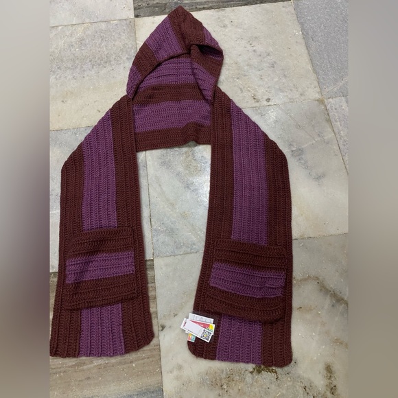 Hooded and pocket scarf - Picture 3 of 4